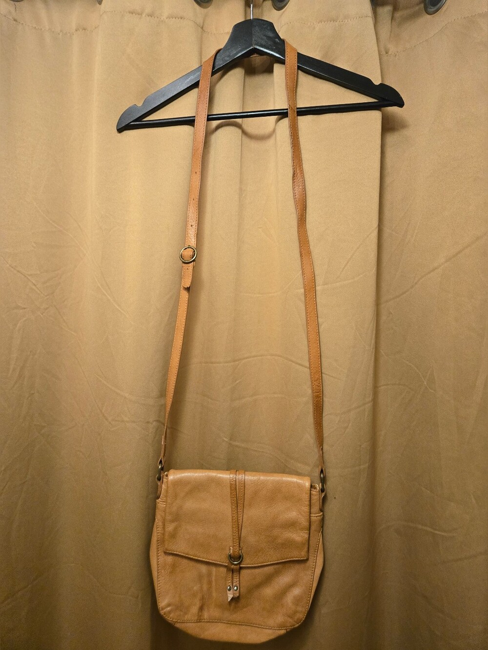 Lucky Brand Classic Tan Leather Crossbody Bag